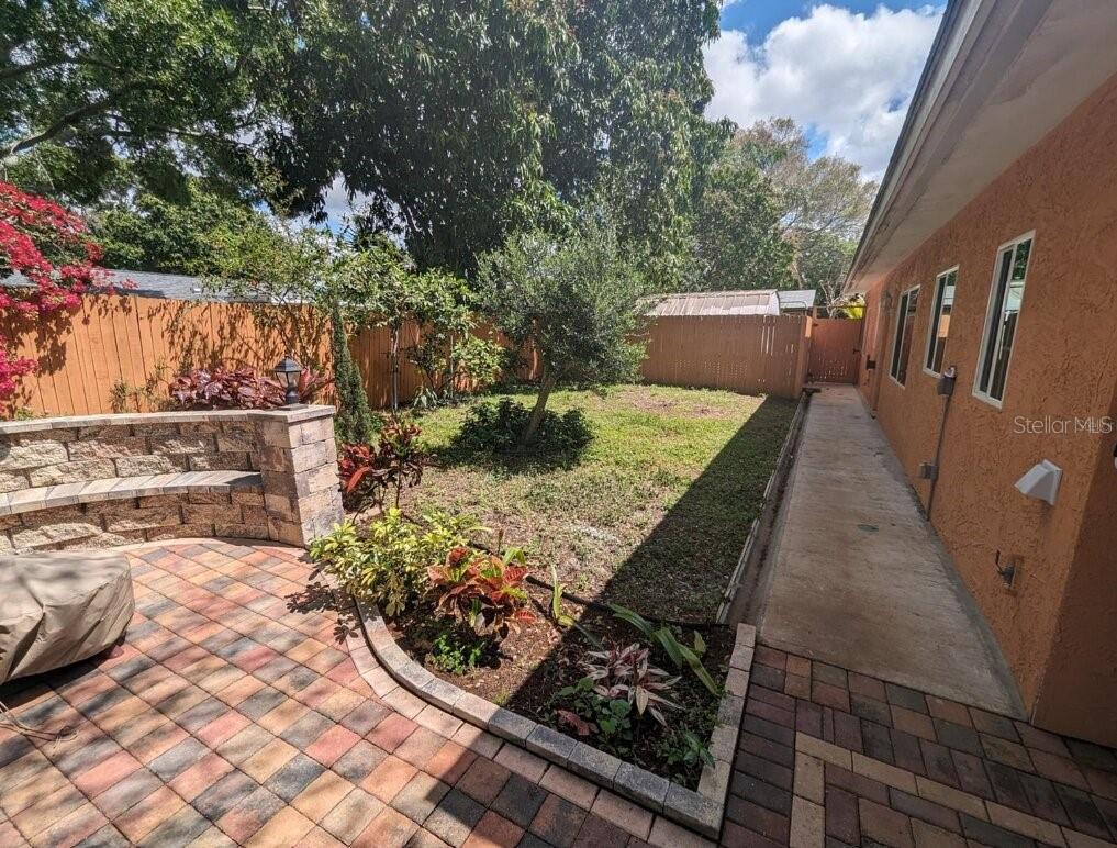 1602 AMBERLEA DR S — photo 9