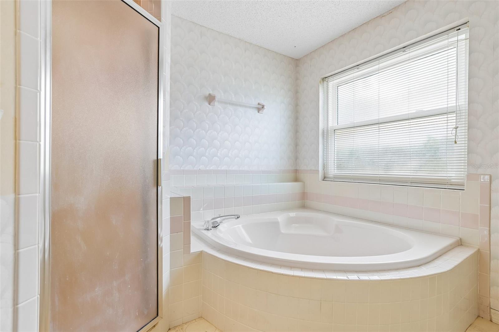 6540 FOXMOOR DR — photo 33