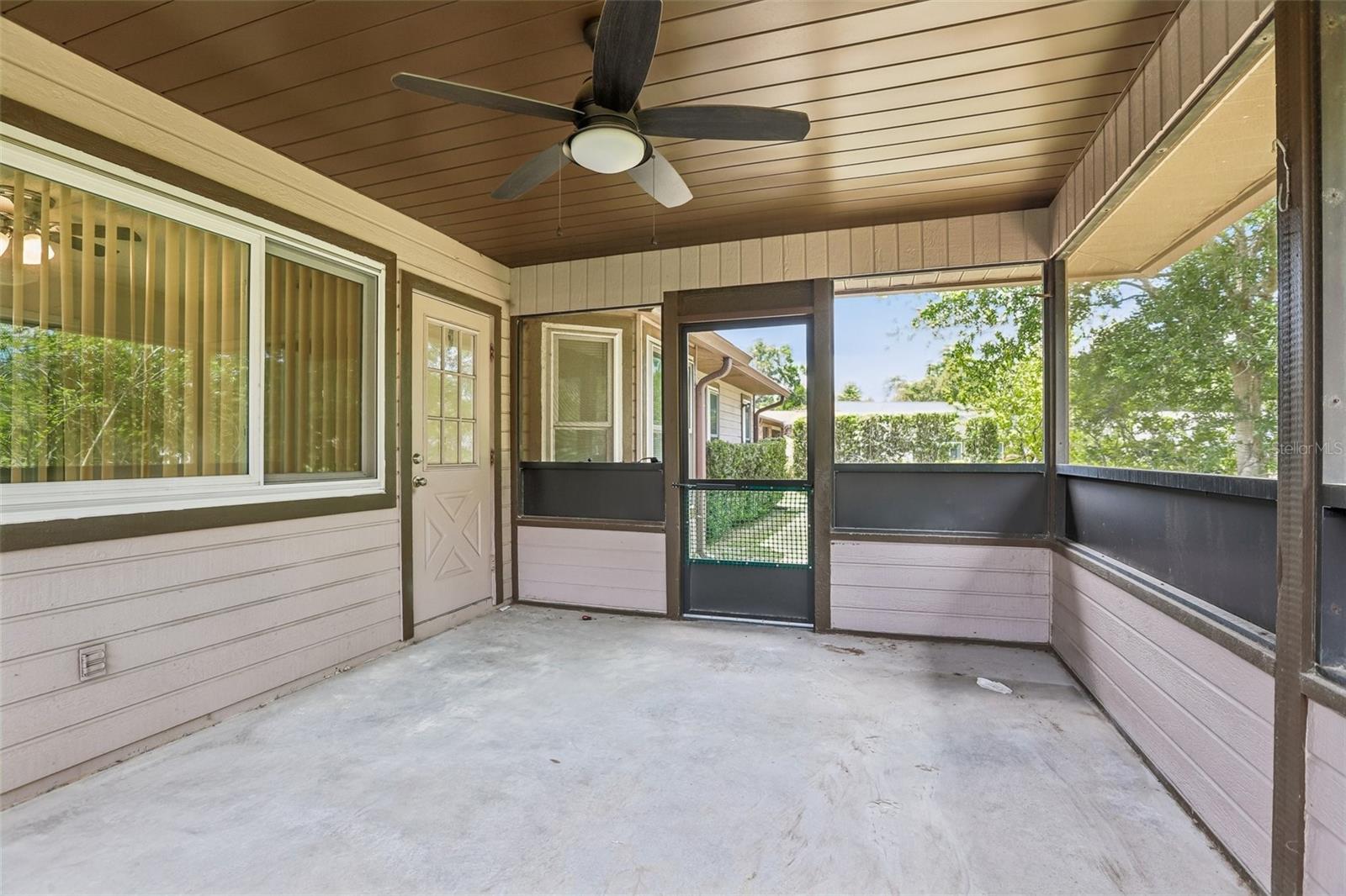 6540 FOXMOOR DR — photo 35