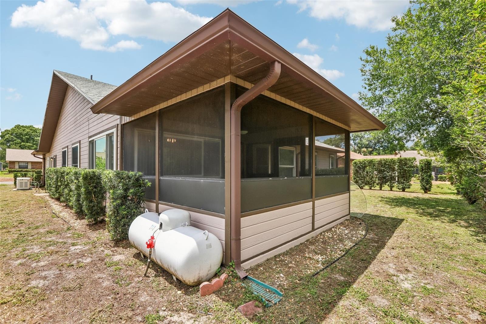 6540 FOXMOOR DR — photo 36