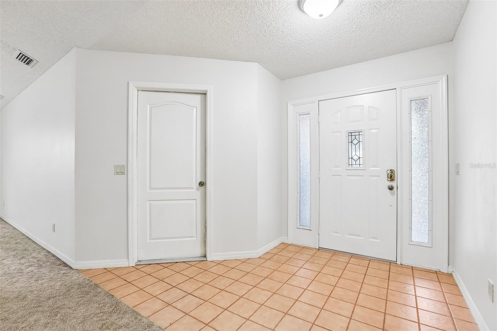 6540 FOXMOOR DR — photo 4