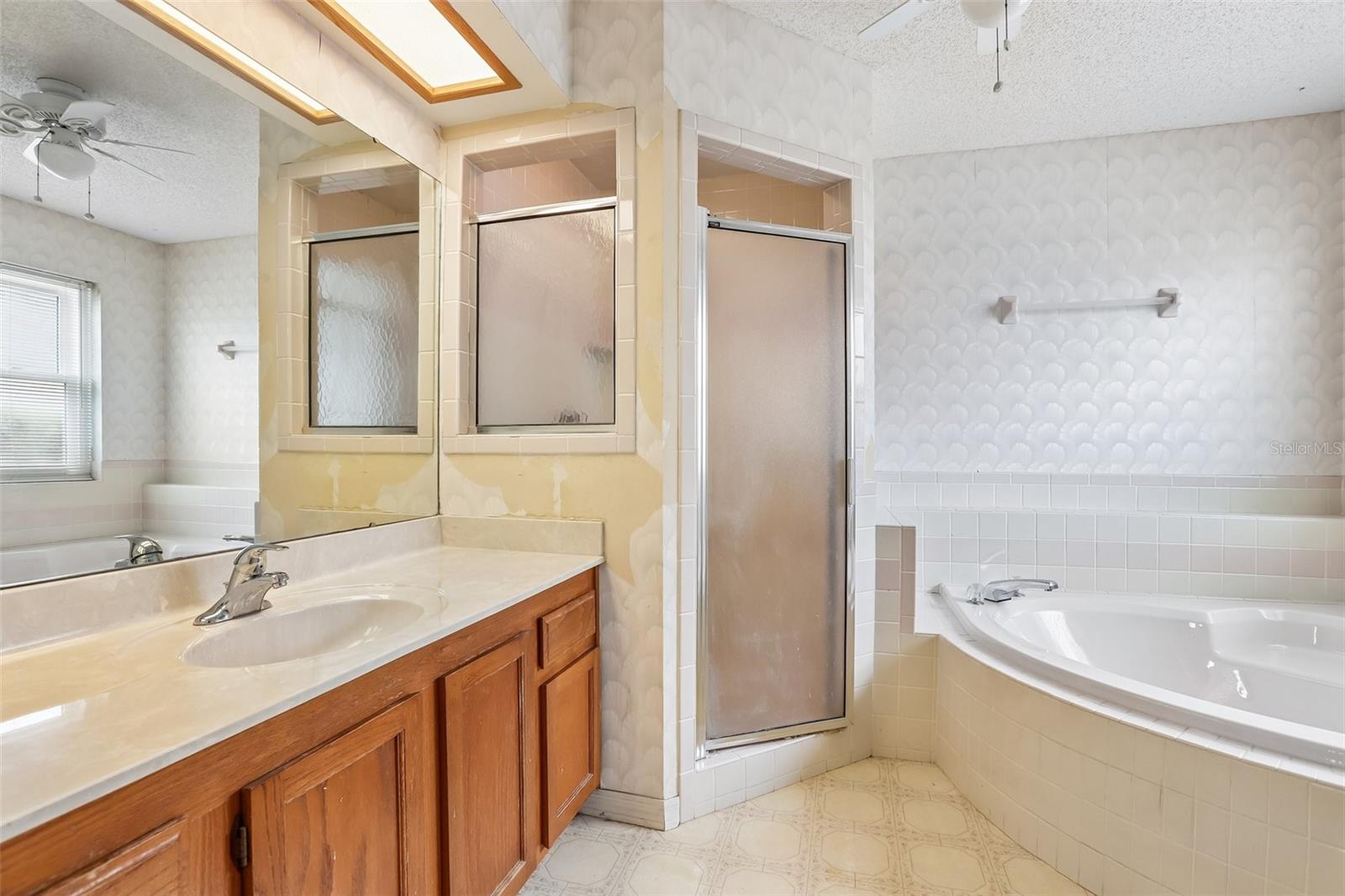 6540 FOXMOOR DR — photo 31