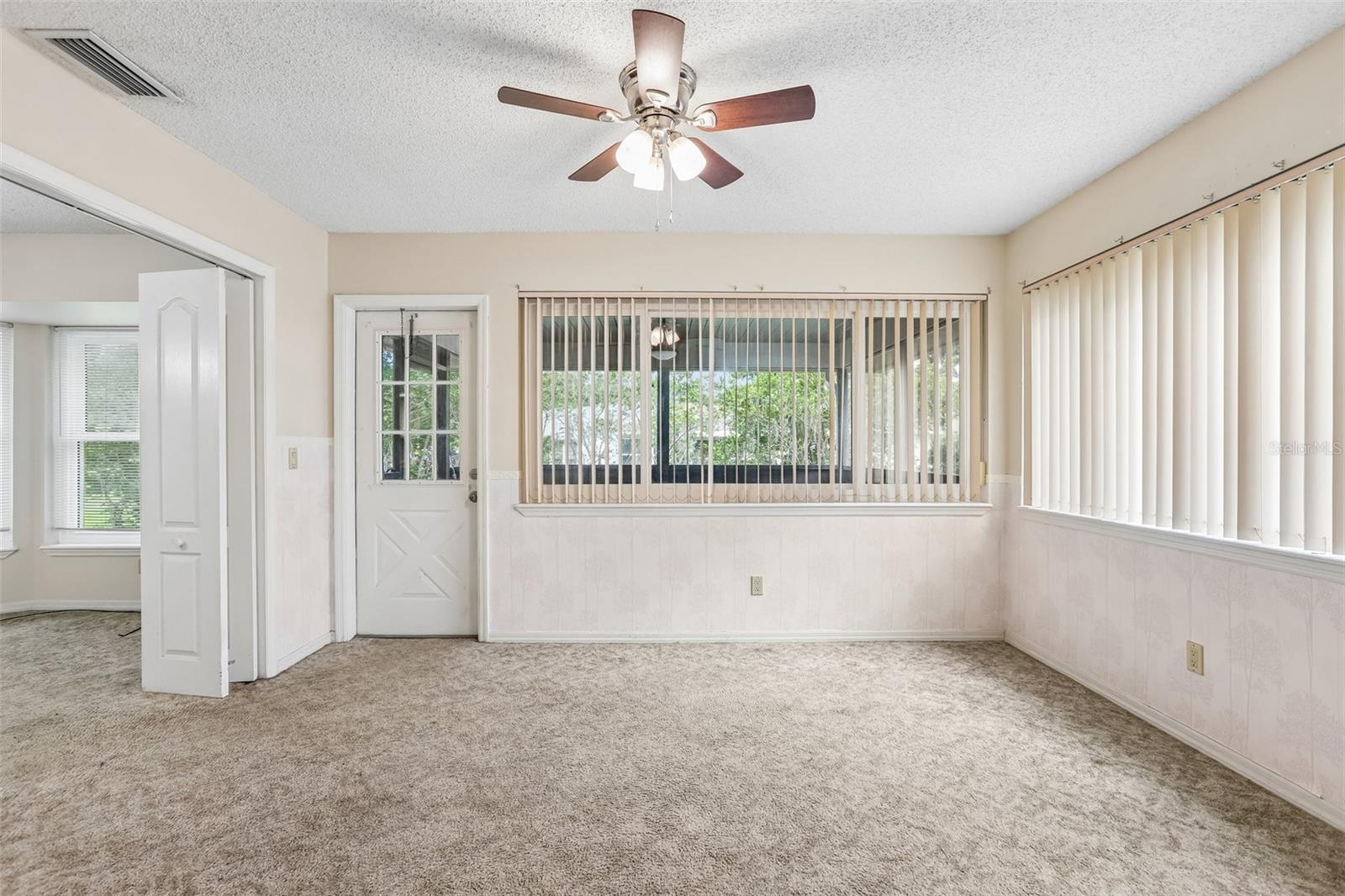 6540 FOXMOOR DR — photo 12