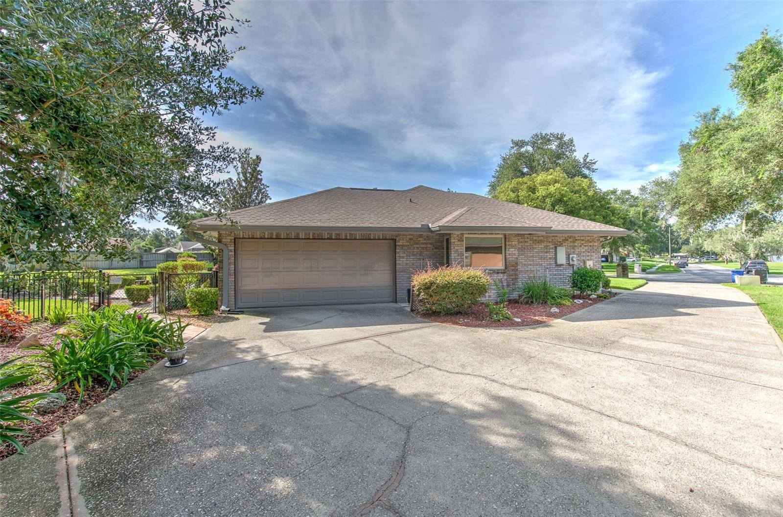2102 WHITLOCK PL — photo 2