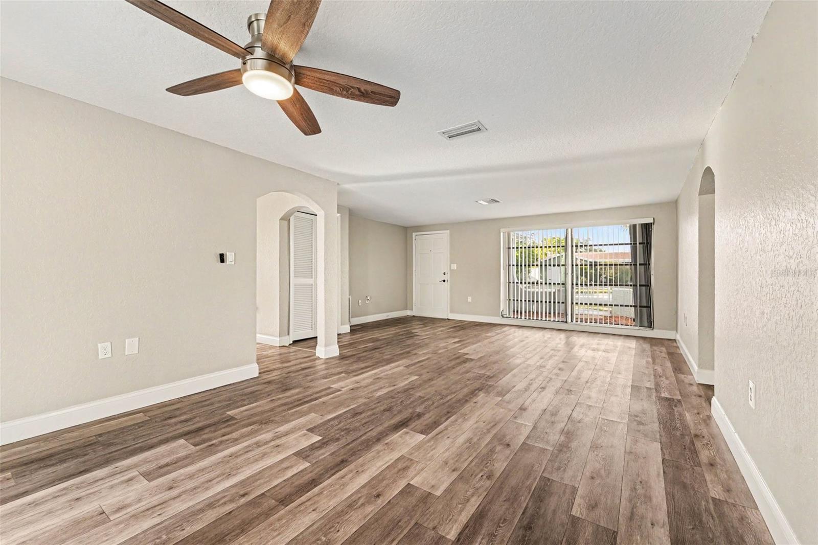 3207 SALISBURY DR — photo 4