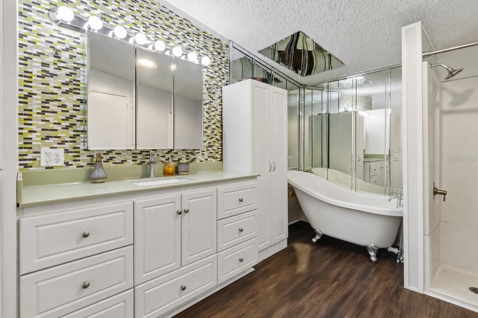 12104 WOODSIDE DR — photo 16