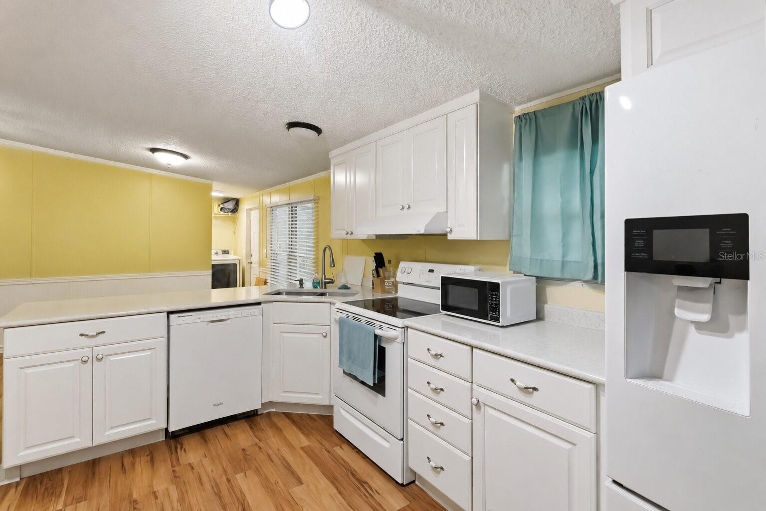 12104 WOODSIDE DR — photo 8