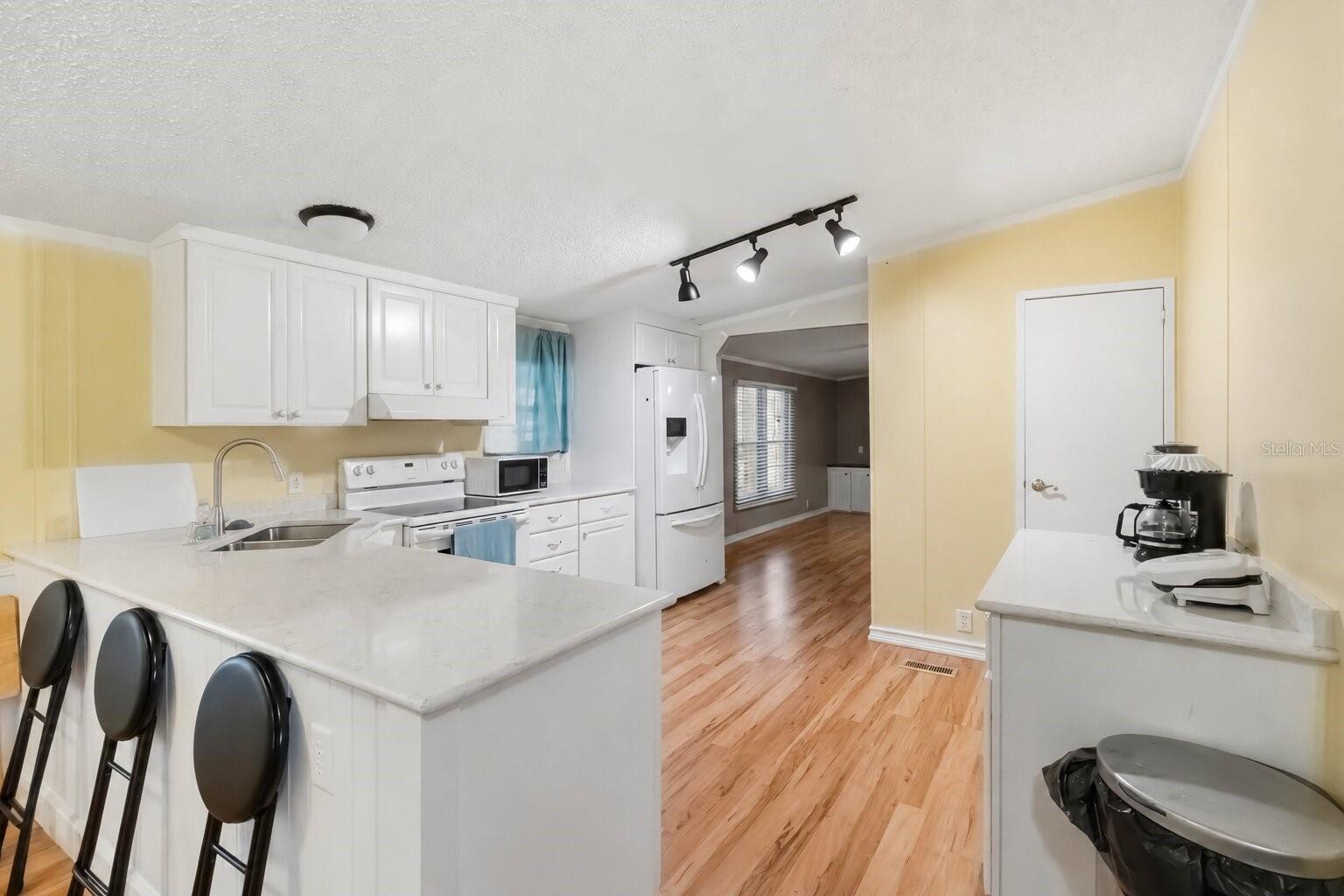 12104 WOODSIDE DR — photo 9