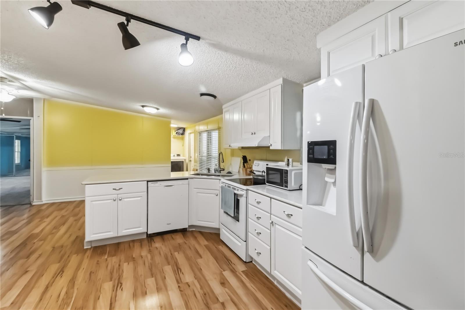 12104 WOODSIDE DR — photo 7