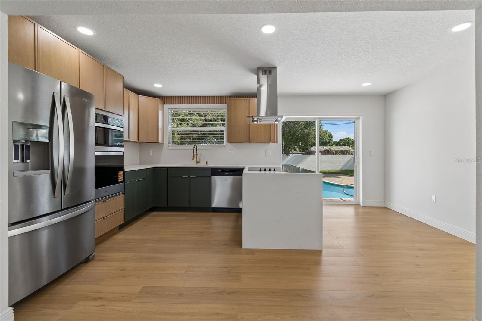 2102 W FERRIS AVE — photo 23