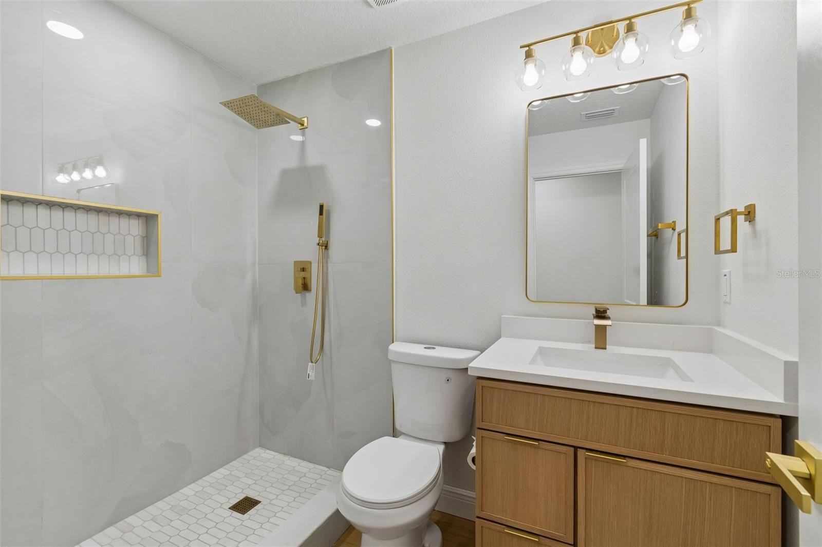 2102 W FERRIS AVE — photo 49