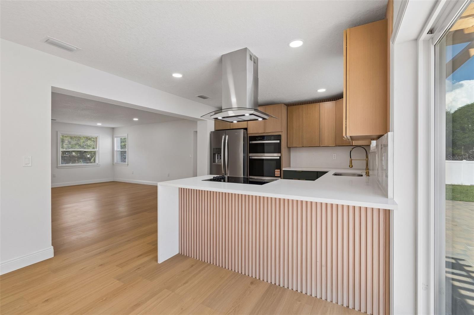 2102 W FERRIS AVE — photo 26