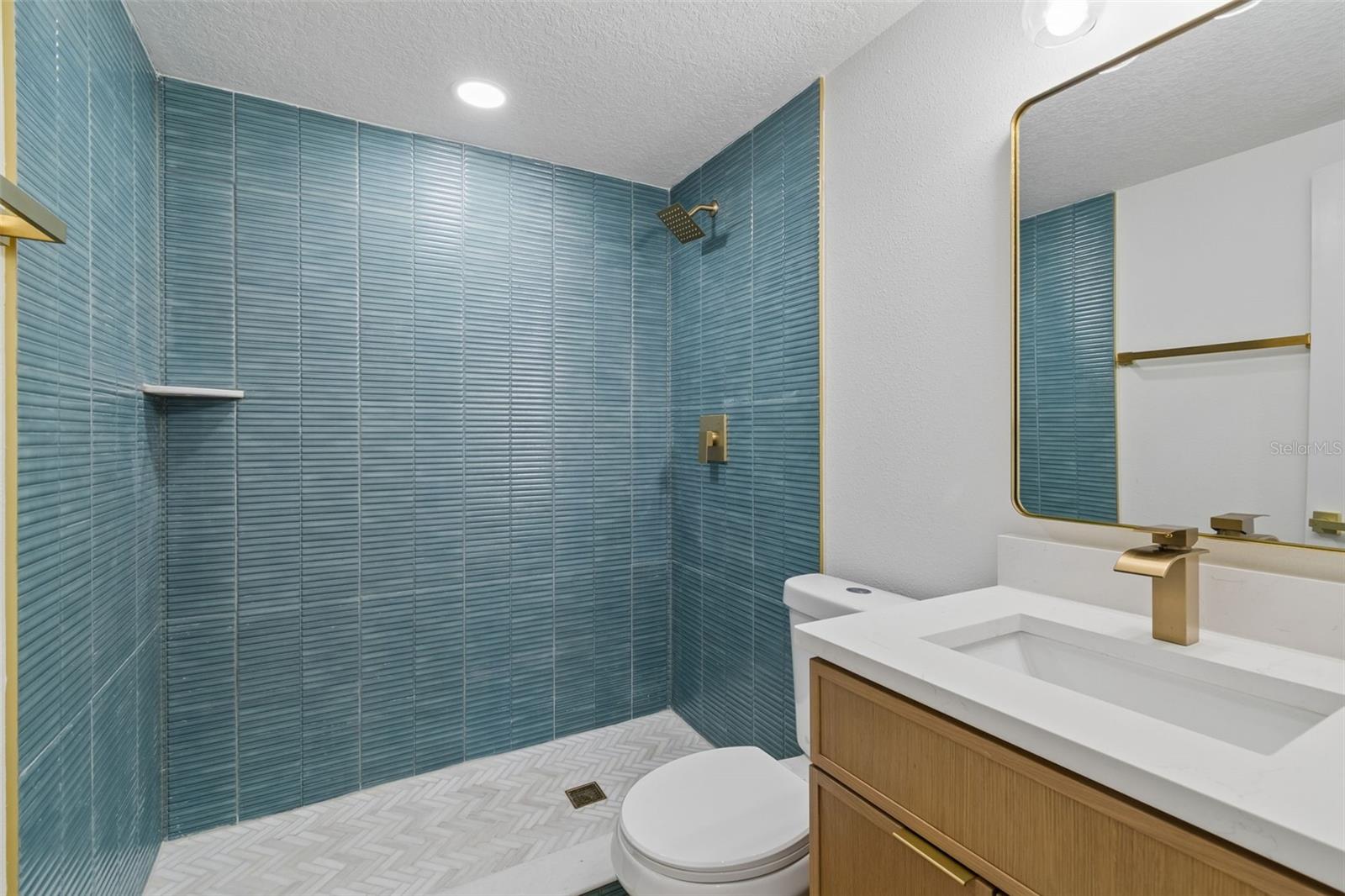 2102 W FERRIS AVE — photo 32