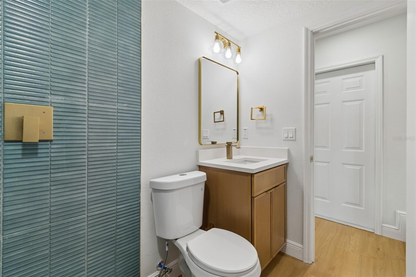 2102 W FERRIS AVE — photo 34