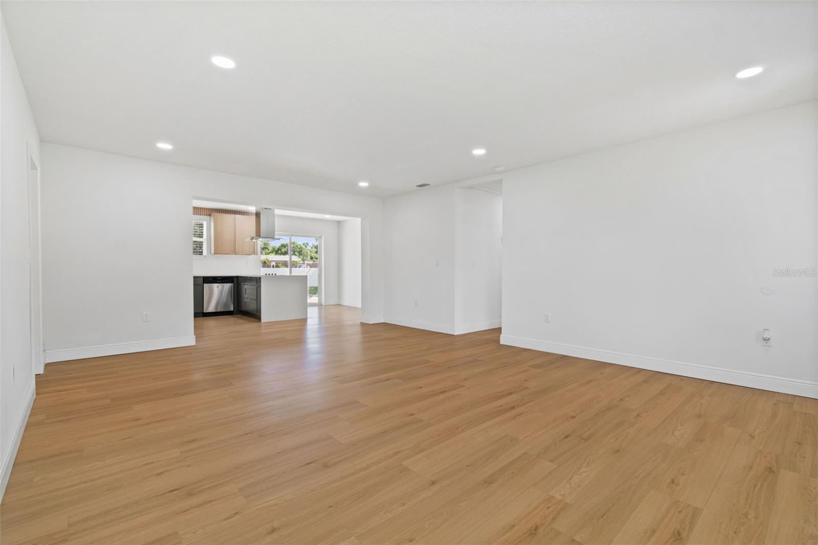 2102 W FERRIS AVE — photo 10