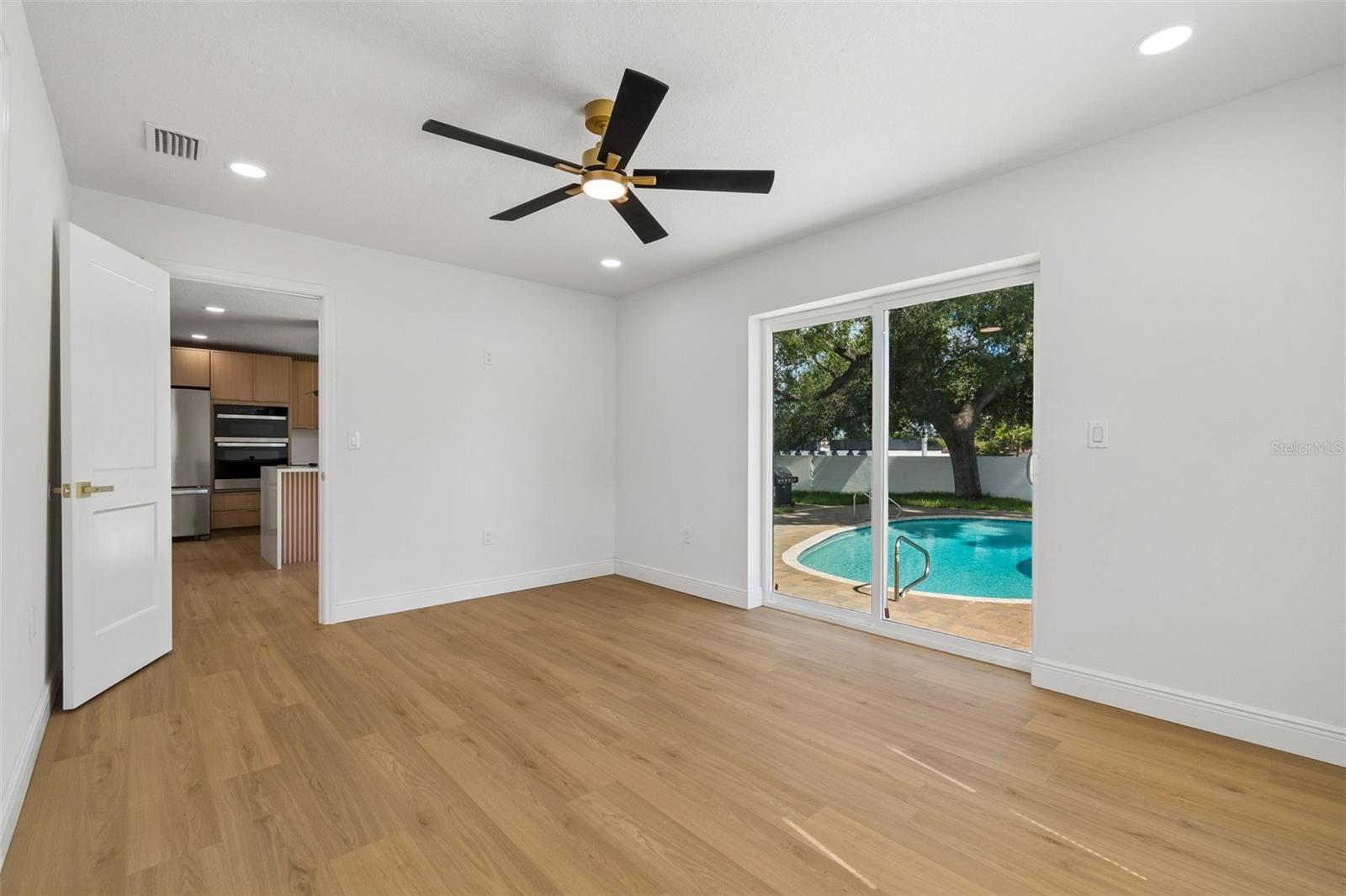 2102 W FERRIS AVE — photo 42