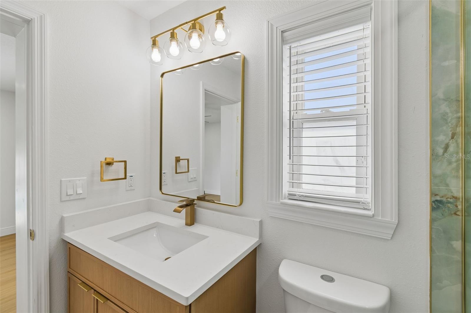2102 W FERRIS AVE — photo 45