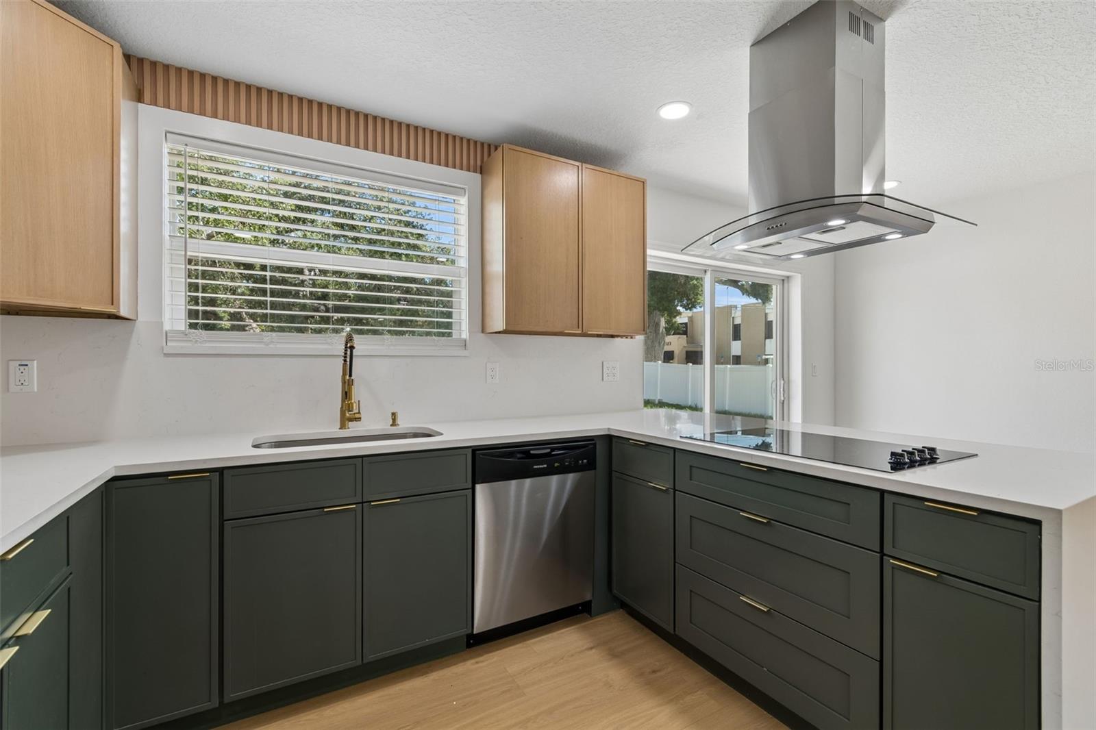 2102 W FERRIS AVE — photo 18