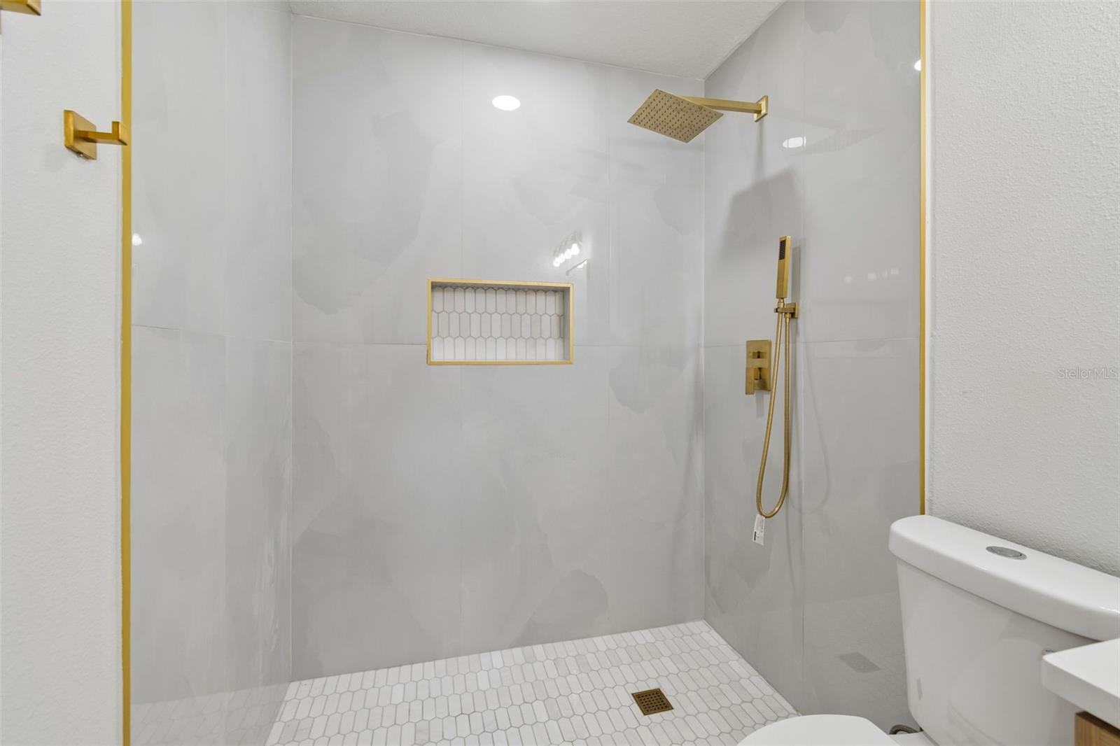 2102 W FERRIS AVE — photo 50