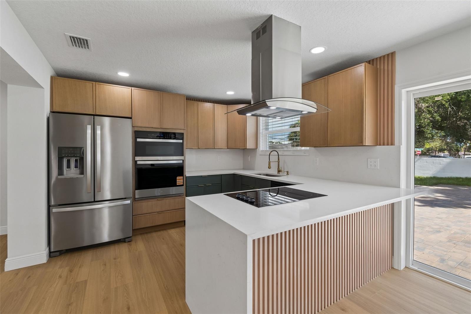 2102 W FERRIS AVE — photo 27