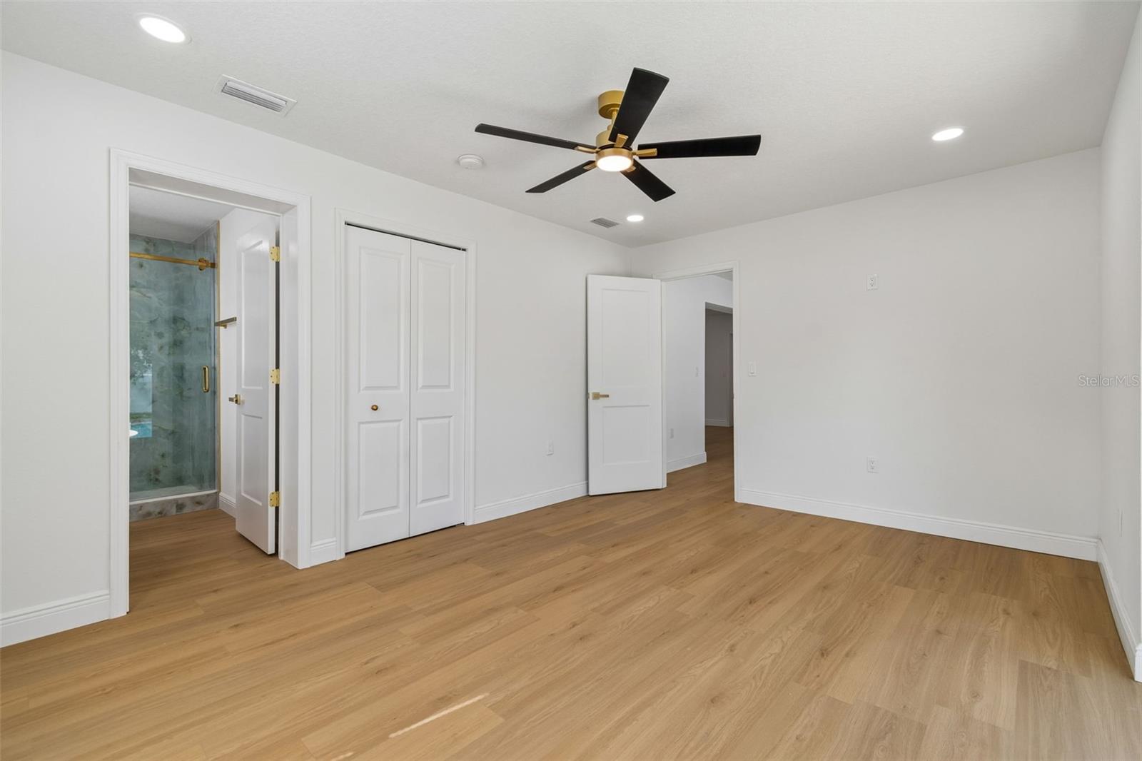 2102 W FERRIS AVE — photo 41
