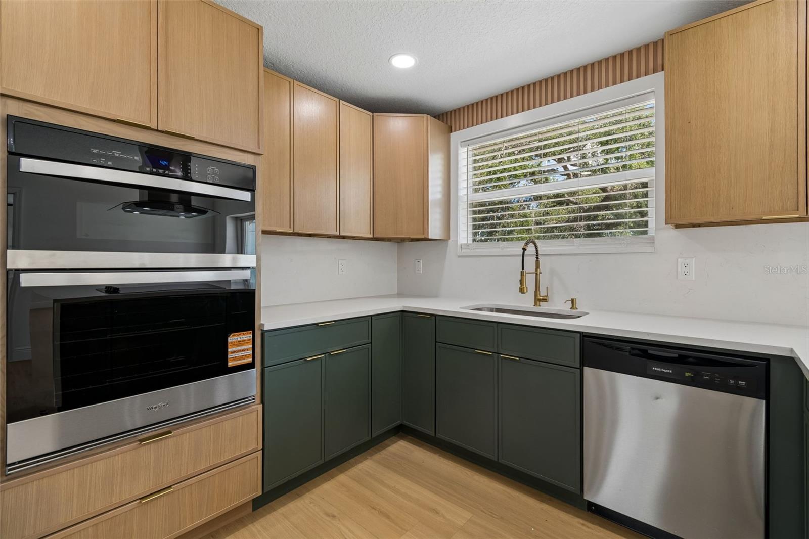 2102 W FERRIS AVE — photo 17