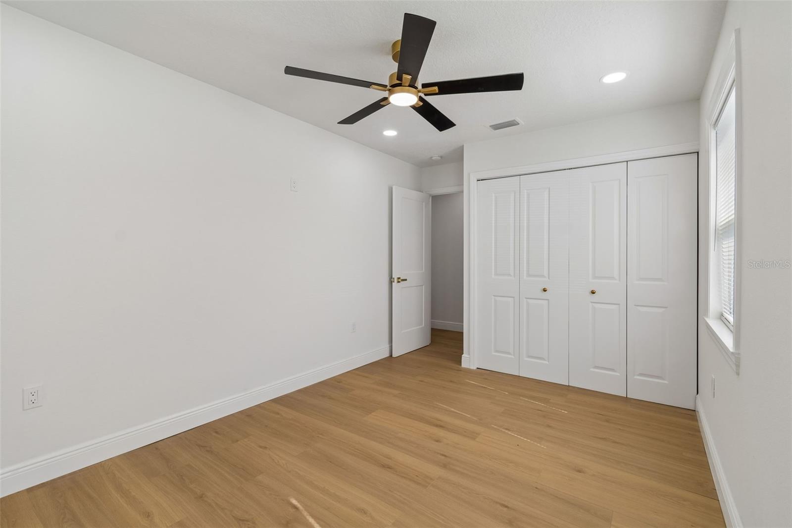 2102 W FERRIS AVE — photo 54