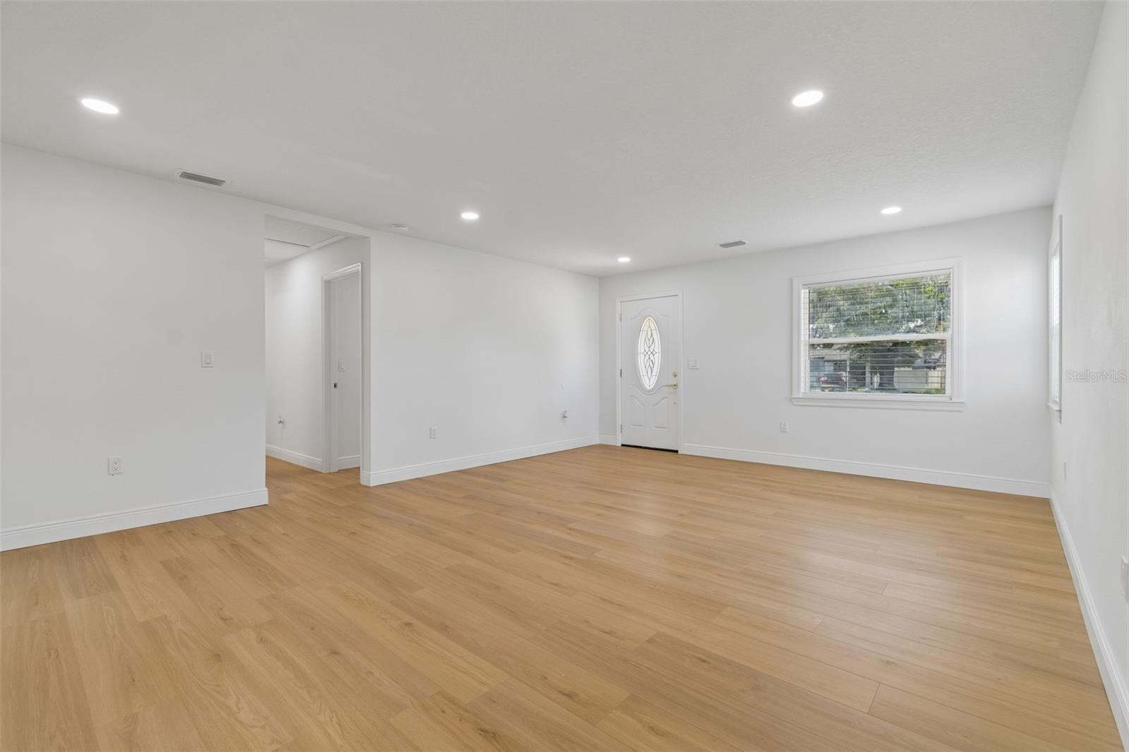 2102 W FERRIS AVE — photo 14