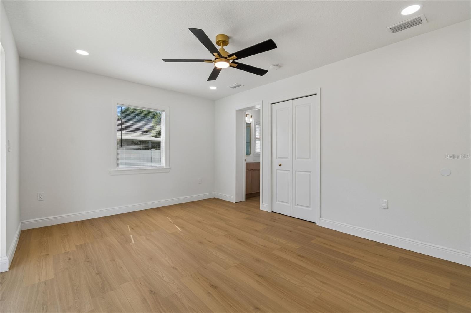 2102 W FERRIS AVE — photo 40