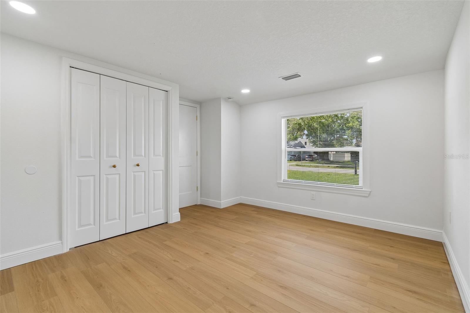 2102 W FERRIS AVE — photo 31