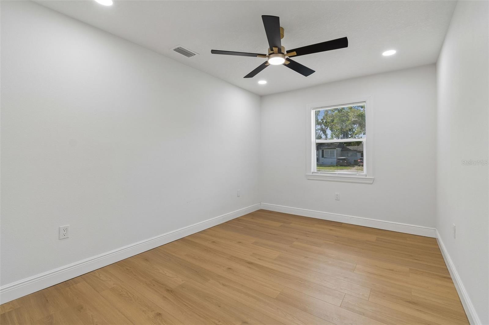 2102 W FERRIS AVE — photo 56
