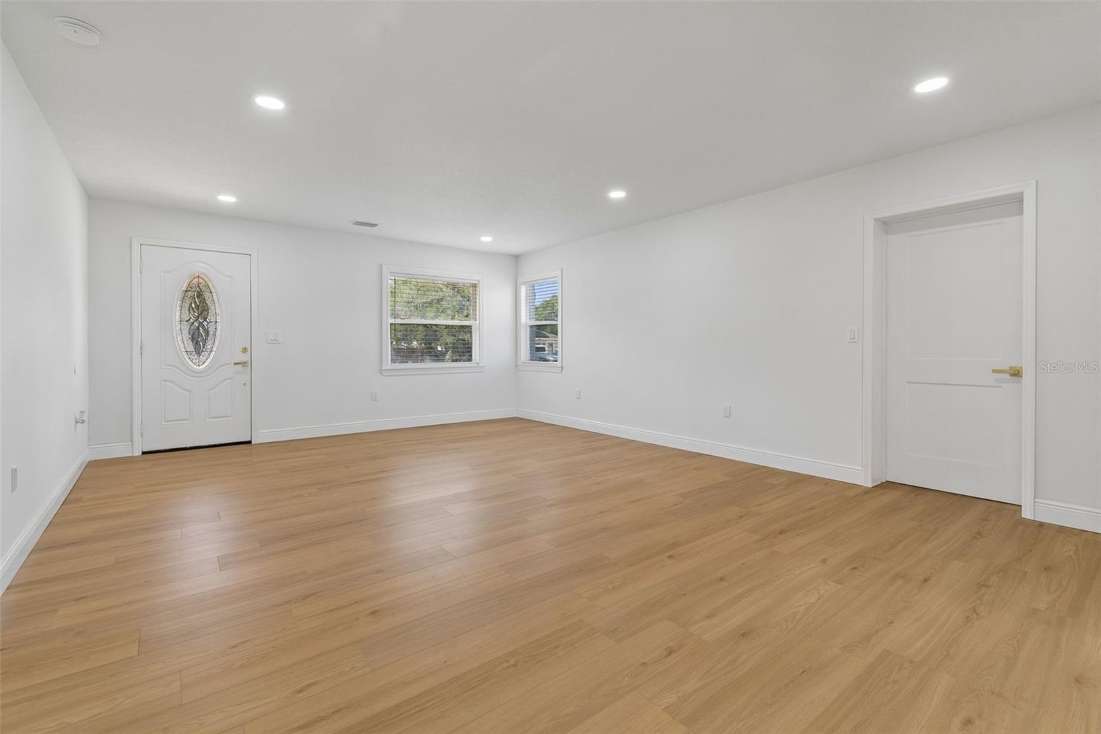 2102 W FERRIS AVE — photo 13
