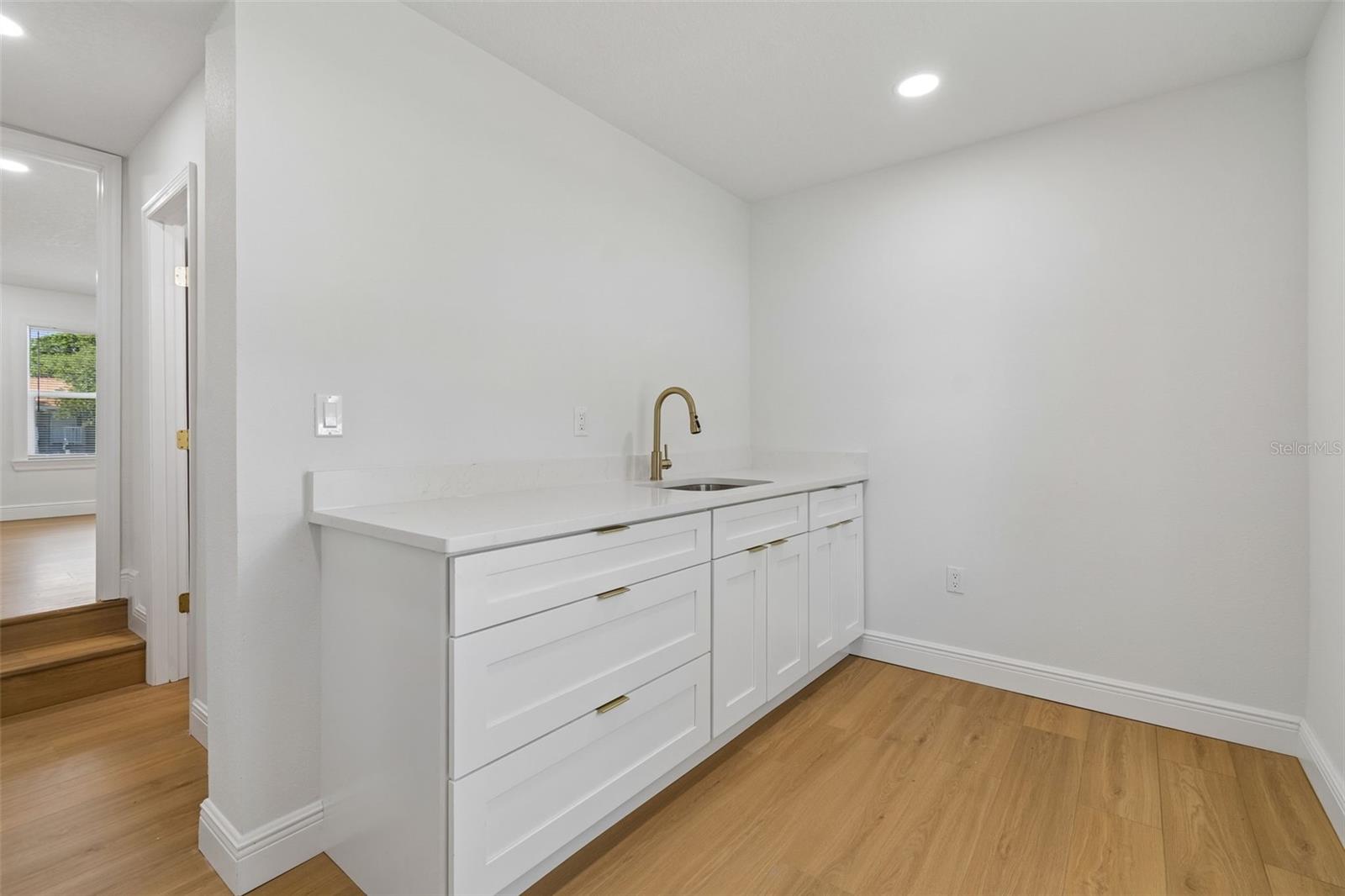2102 W FERRIS AVE — photo 37