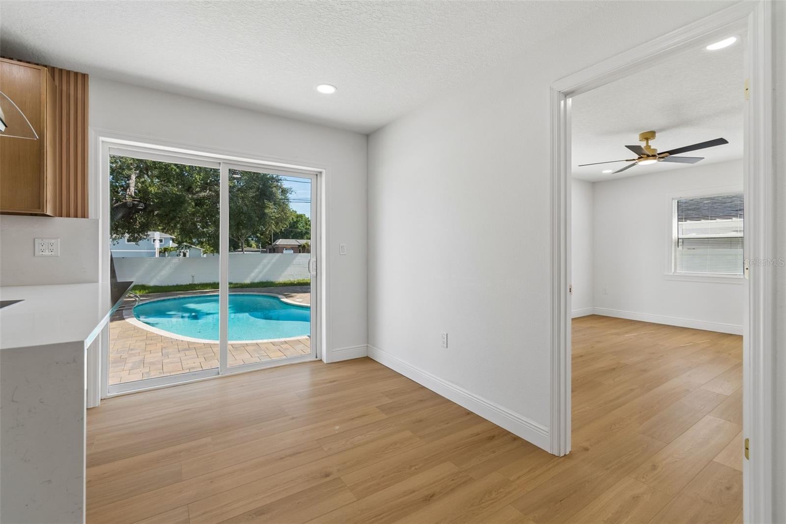 2102 W FERRIS AVE — photo 24