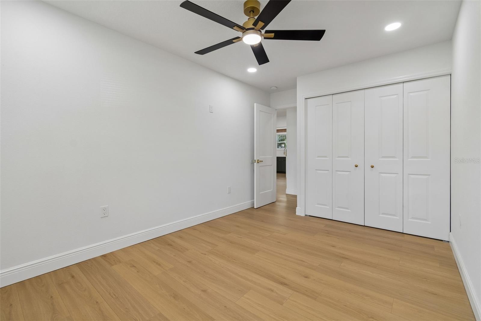 2102 W FERRIS AVE — photo 57