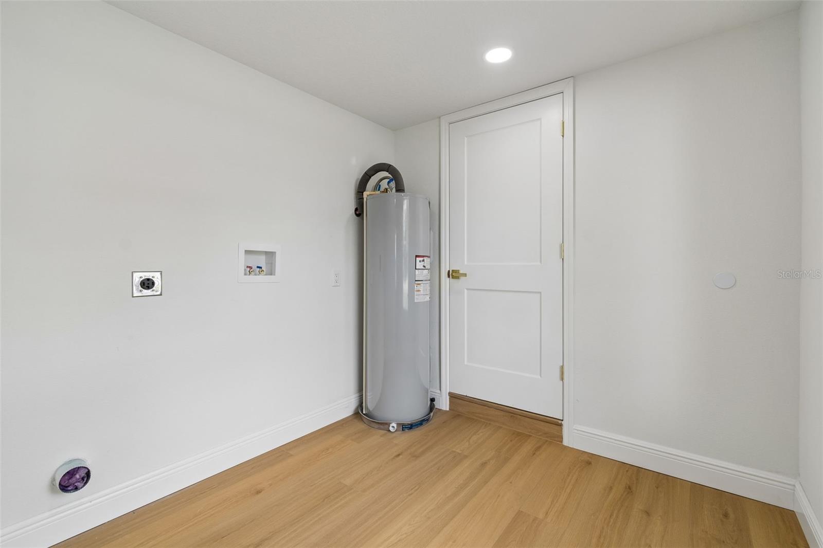 2102 W FERRIS AVE — photo 28