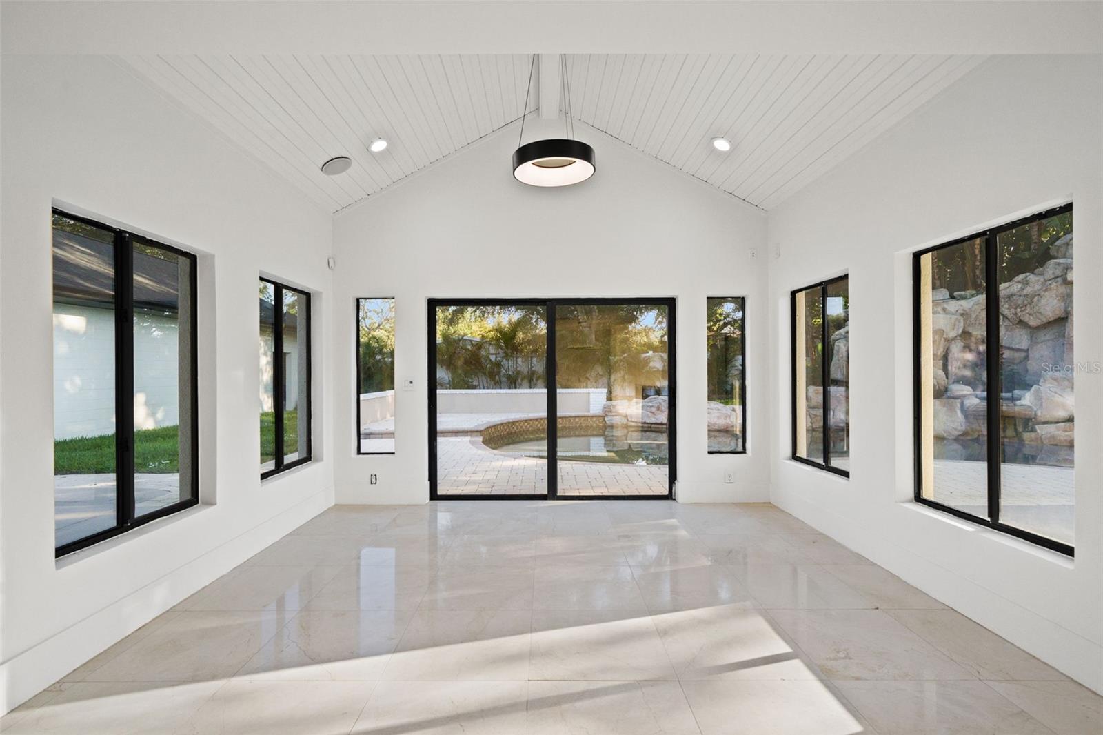 2521 LAKE ELLEN DR — photo 17