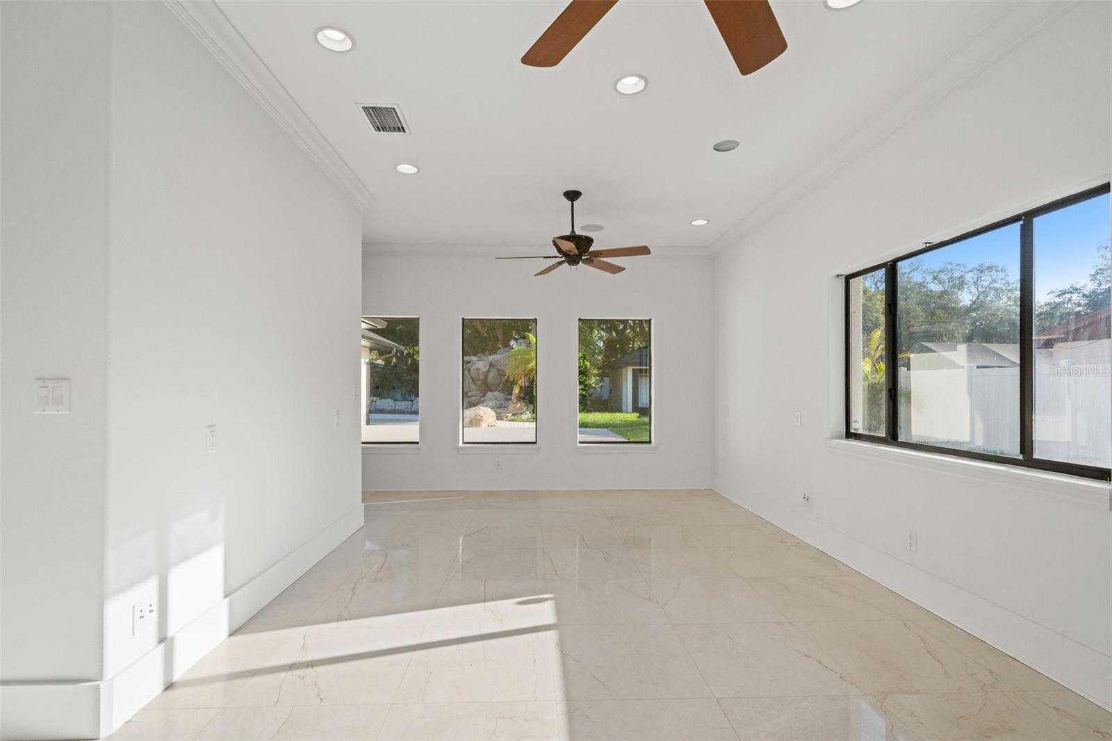 2521 LAKE ELLEN DR — photo 9