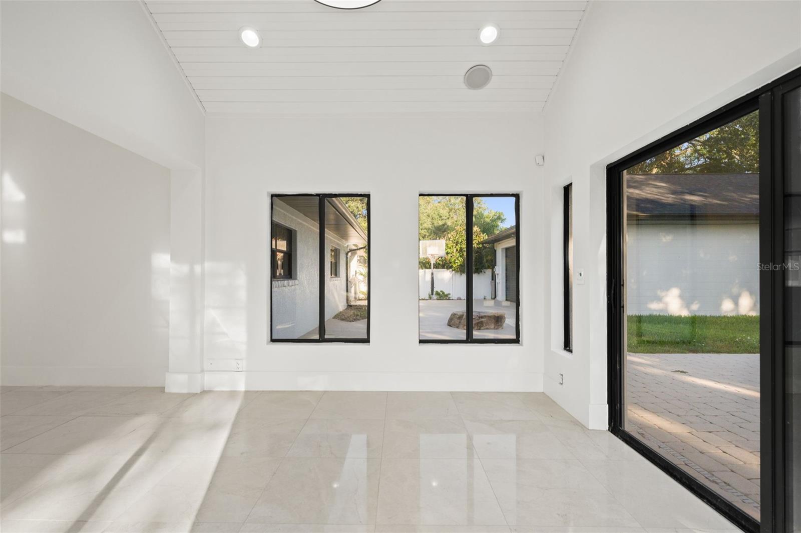 2521 LAKE ELLEN DR — photo 37