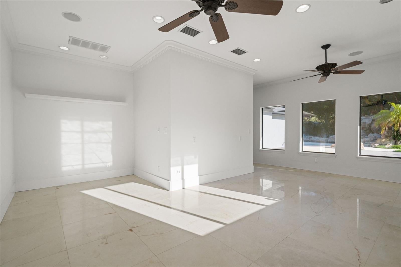 2521 LAKE ELLEN DR — photo 10