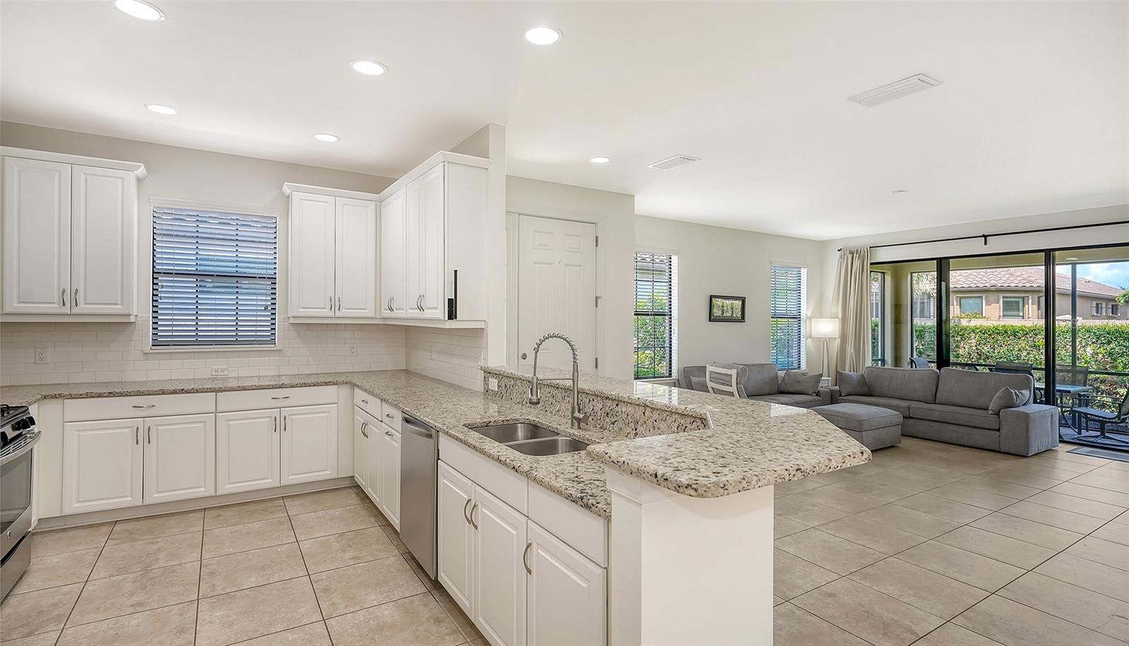 8729 TRATTORIA TER — photo 13