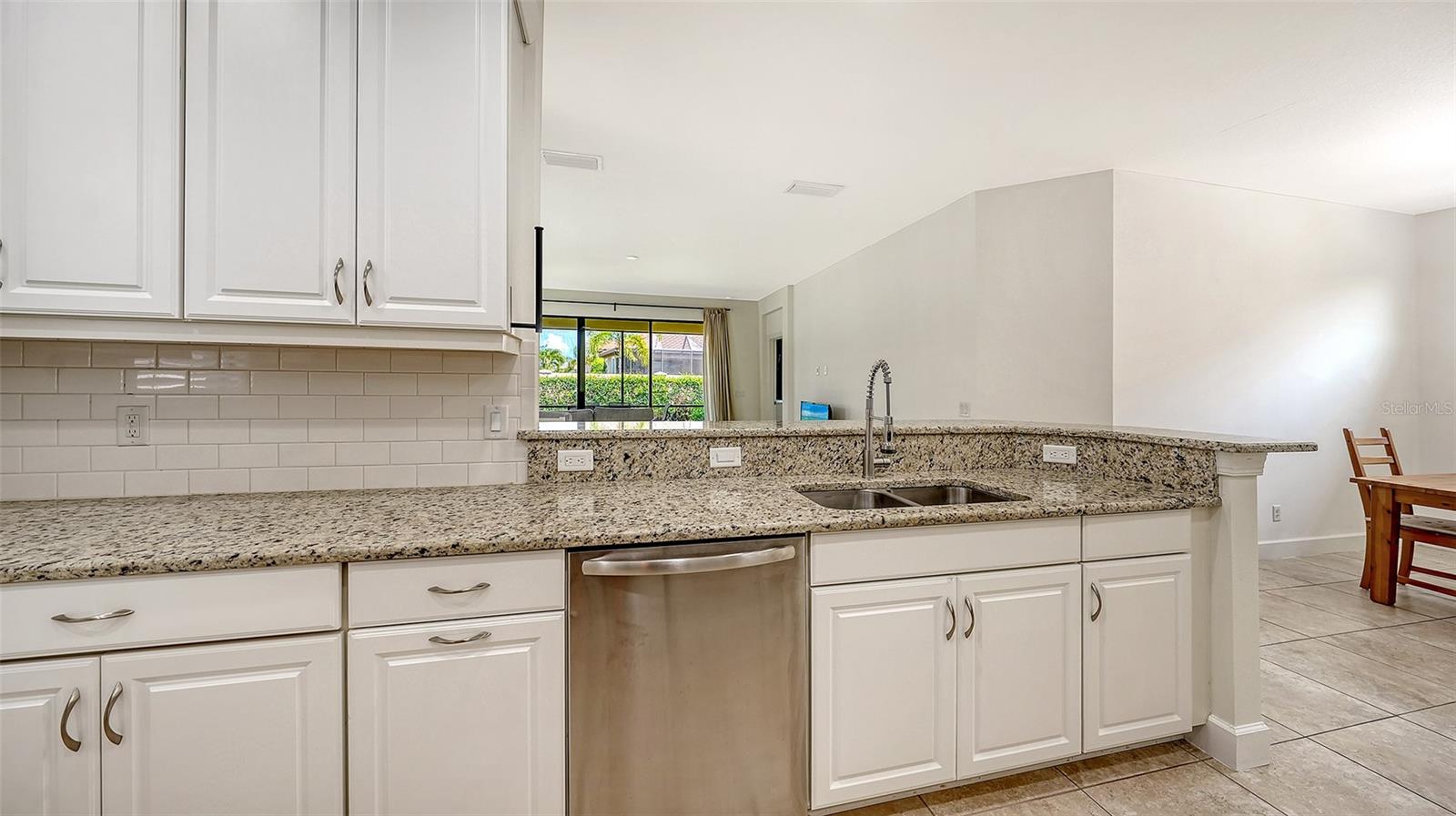 8729 TRATTORIA TER — photo 16