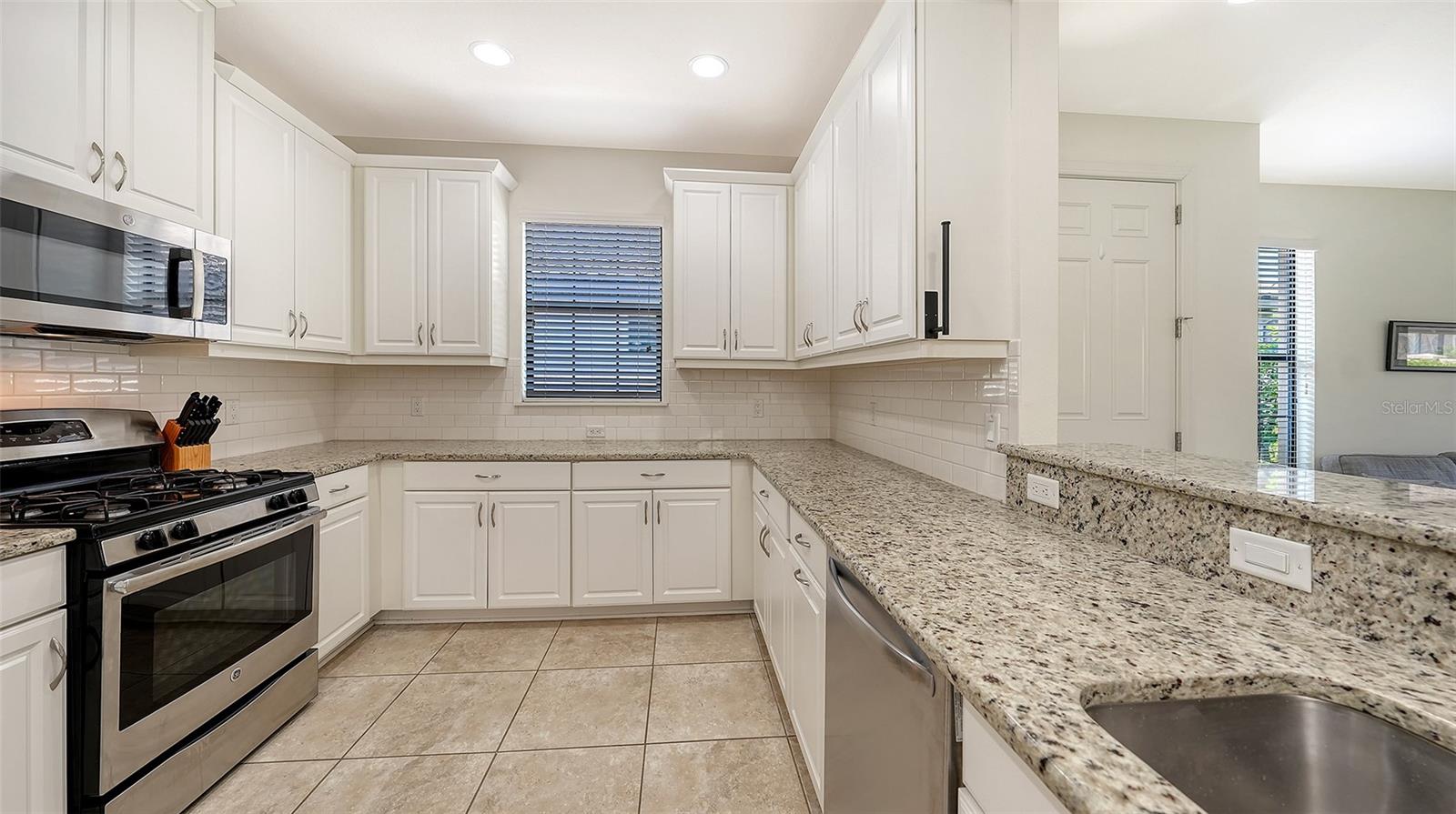 8729 TRATTORIA TER — photo 14