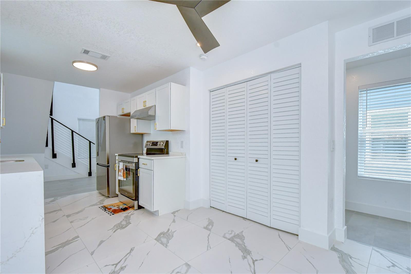 218 8TH AVENUE DR W — photo 9