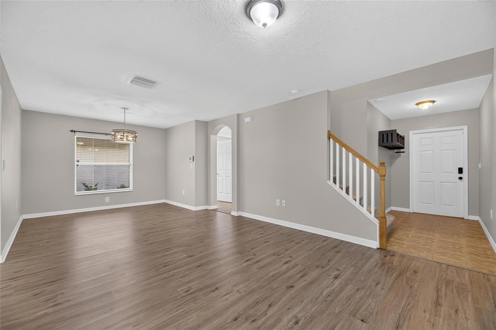 7842 CARRIAGE POINTE DR — photo 8
