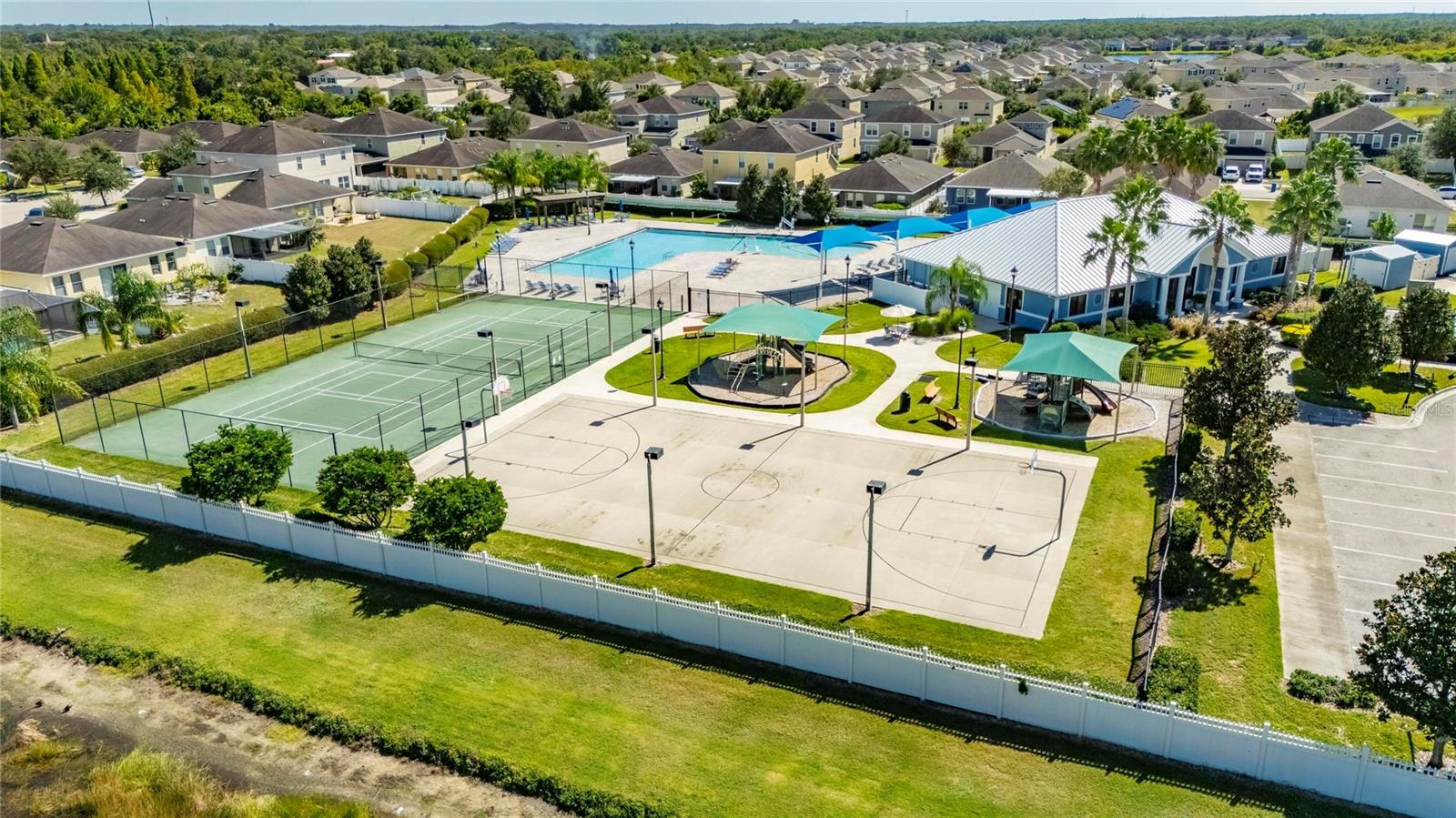 7842 CARRIAGE POINTE DR — photo 60
