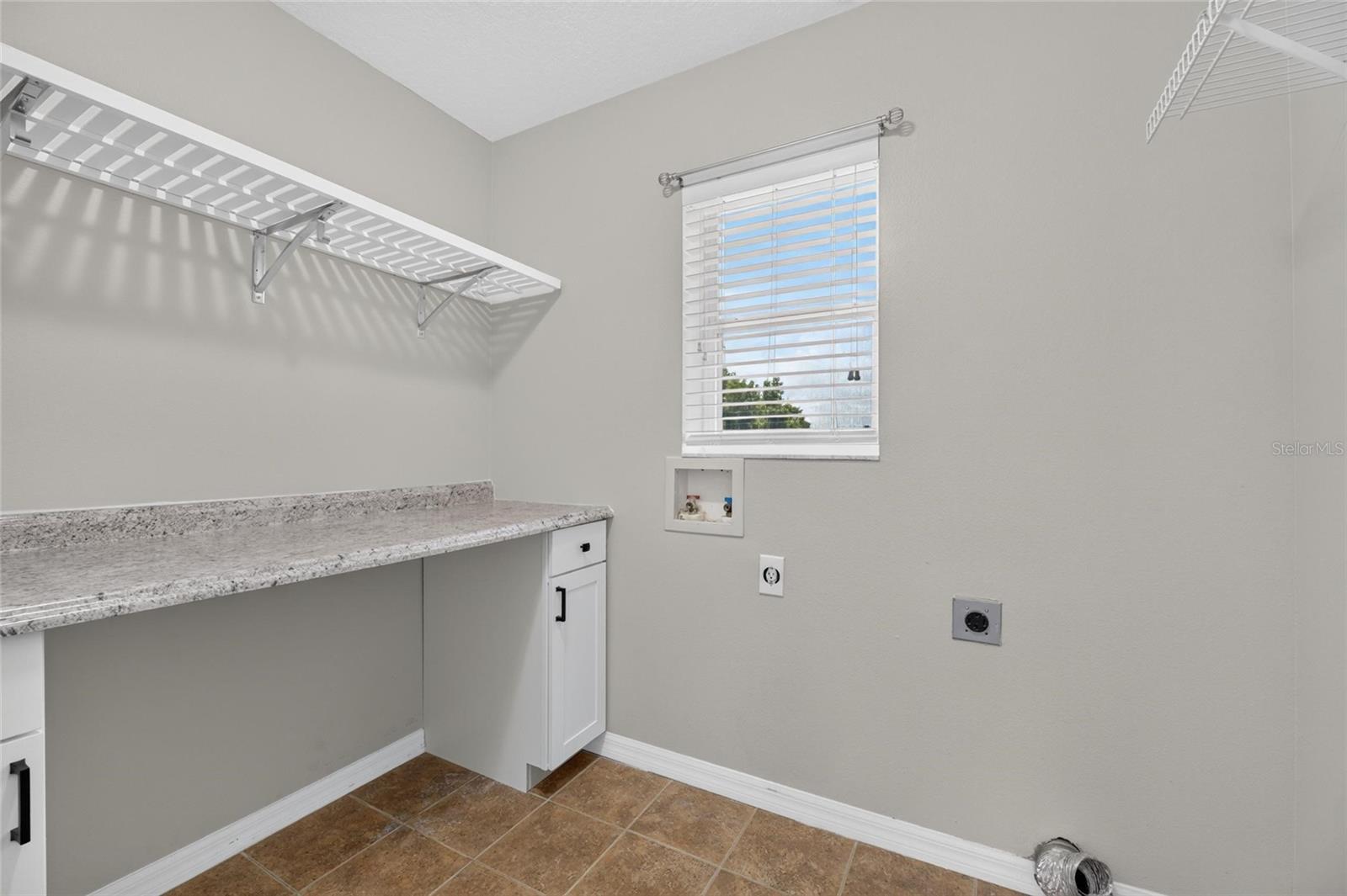 7842 CARRIAGE POINTE DR — photo 33