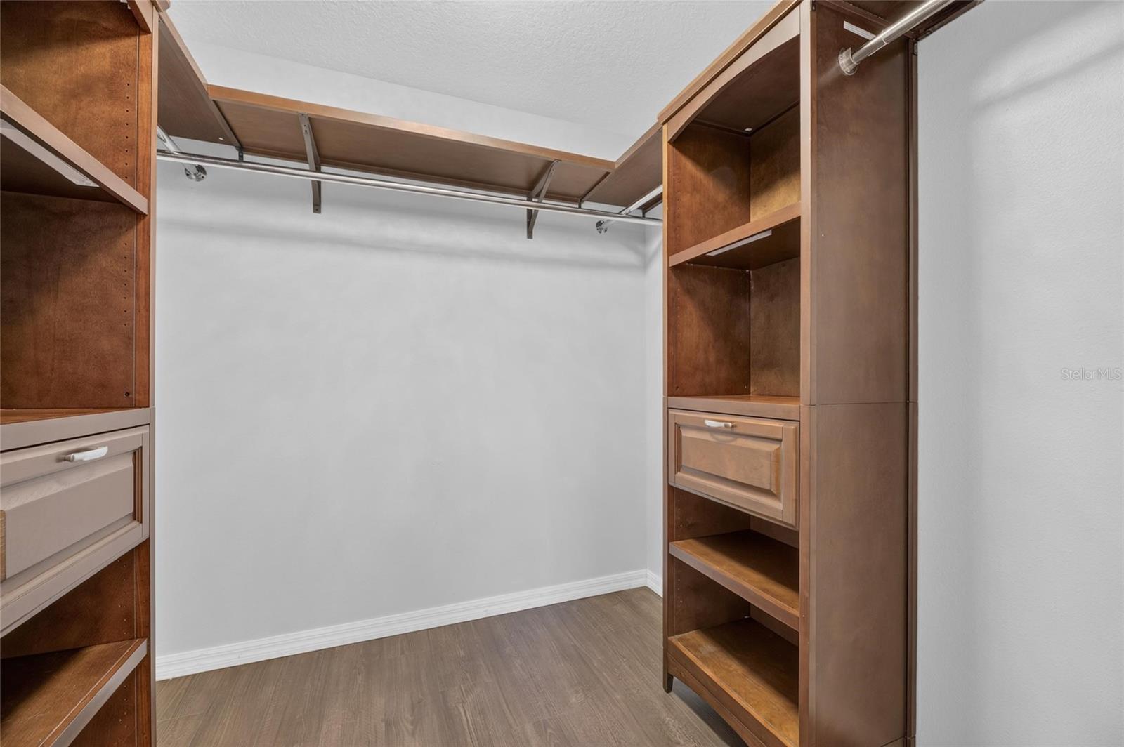 7842 CARRIAGE POINTE DR — photo 47