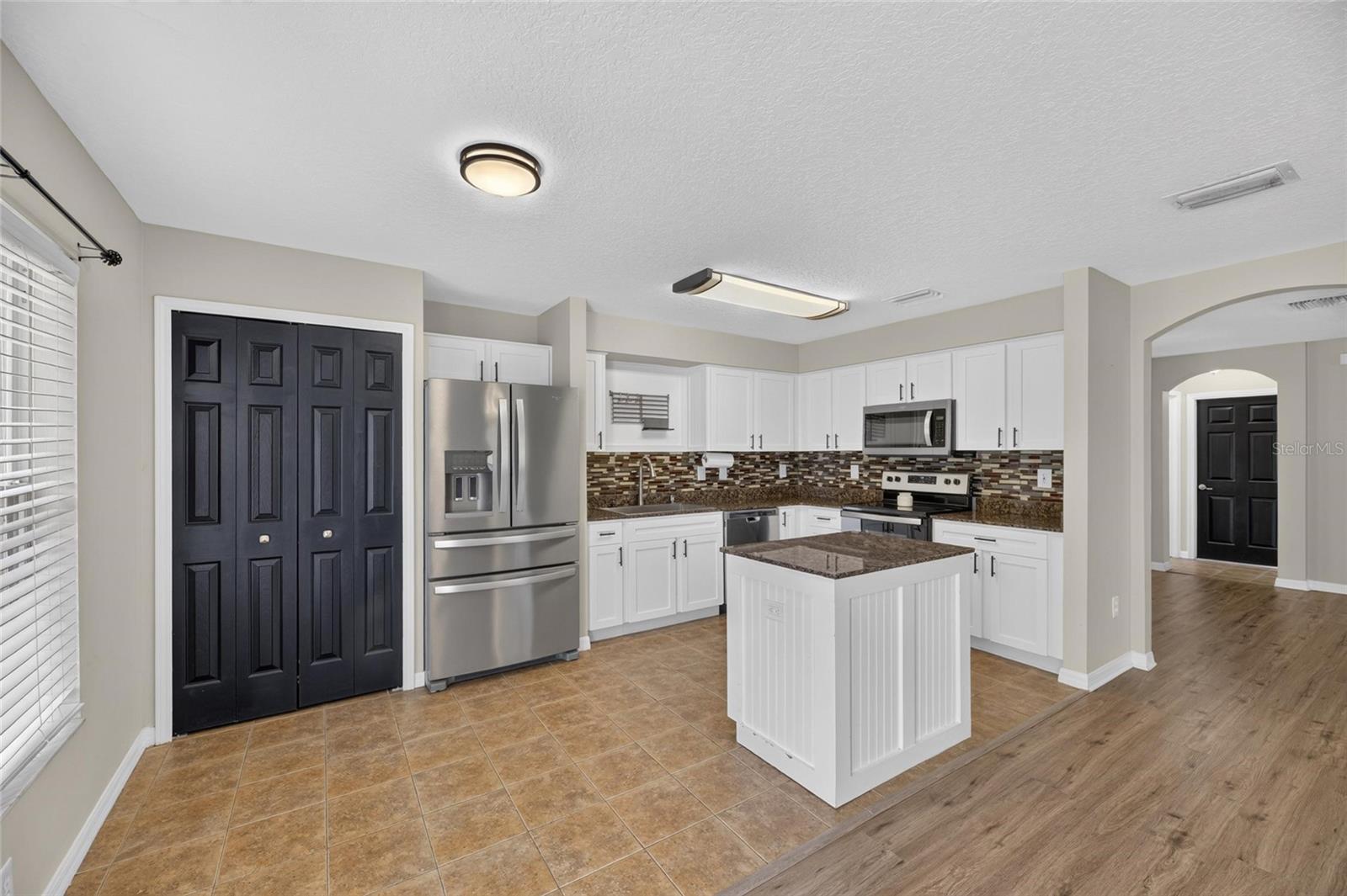7842 CARRIAGE POINTE DR — photo 18