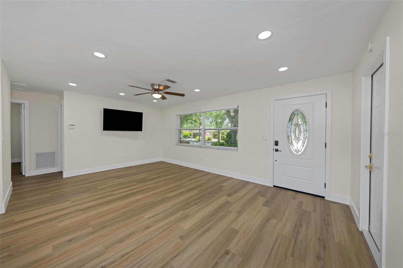 1806 VANCOUVER DR — photo 5